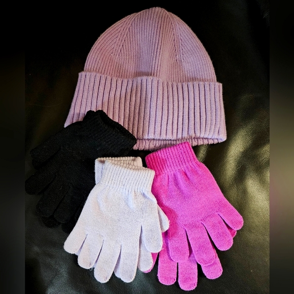 Kids Beanie and Gloves bundle NWOT - Picture 1 of 4